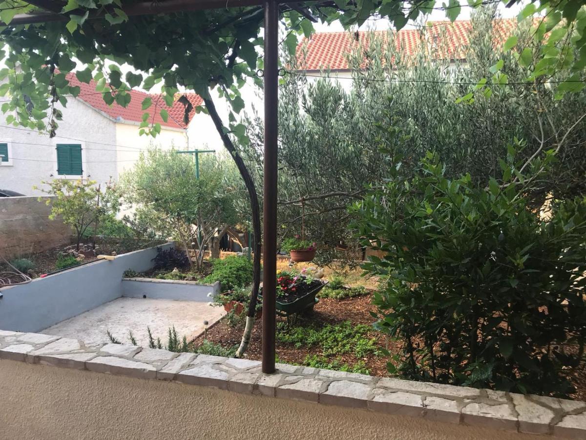 Apartmani Katarina Бол Екстер'єр фото